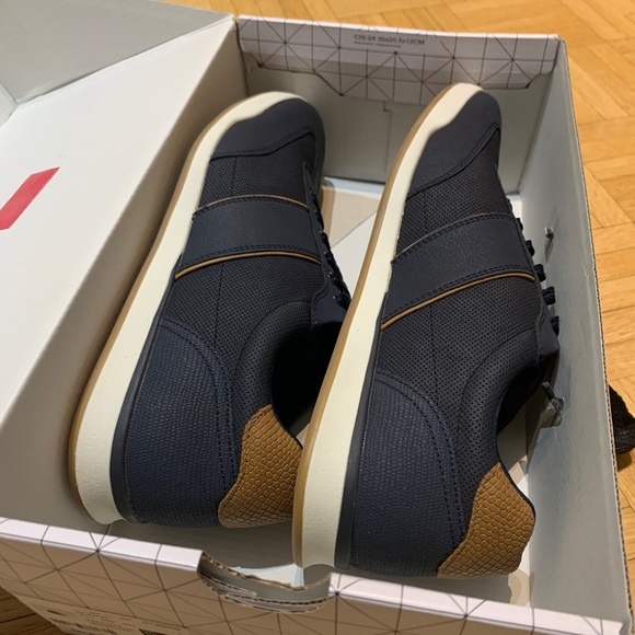 Sport Sneakers - New in Box - Picture 7 of 8